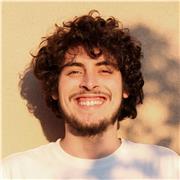 Me gusta que mis clases sean prácticas, ya que realizar distintos ejercicios es la mejor manera de aprender a trabajar con la suite de Adobe. Si tienes dudas o necesitas refuerzo o apoyo con tus proyectos, estaré encantado de ayudarte